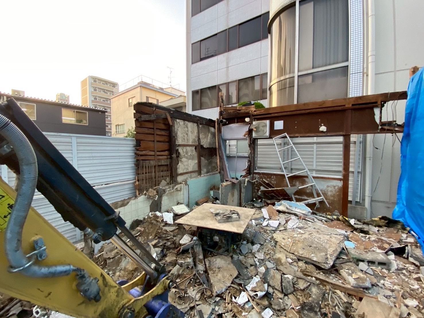 ミンチ解体は違法？鉄球解体と建設リサイクル法を解説